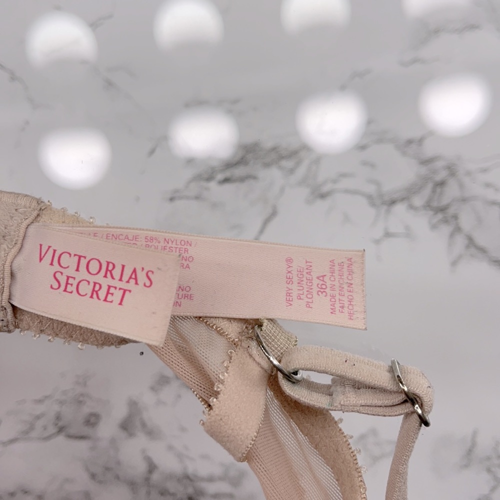 Victoria’s Secret very sexy plunge/ plongeant/ bombshell - Picture 4 of 4
